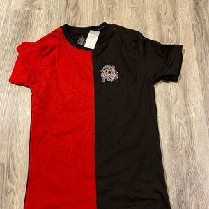 Brand new with tags! Men’s red and black skull patched tee shirt!